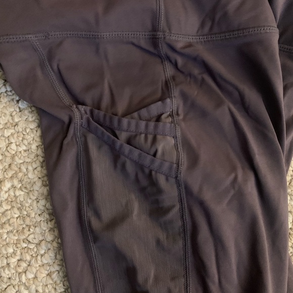 Purple XS Fabletics Cropped Leggings with Pockets - Picture 3 of 4